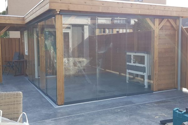 AnyConv.com__lugarde-tuinhuis-grote-overkapping-glazen-schuifdeuren