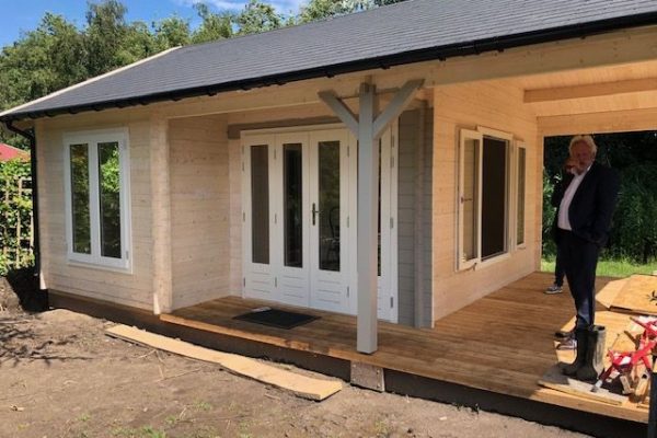 lugarde-blokhut-met-veranda