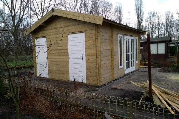 lugarde-chalet-zadeldak-met-berging